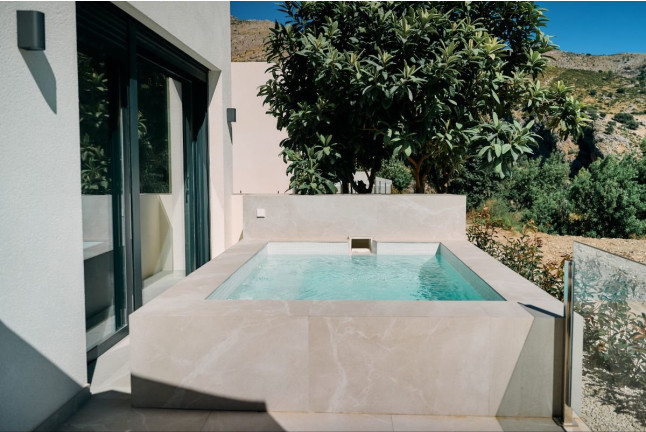 Escapada en Villa con Desayuno y Jacuzzi Exterior en Young Hotels Denia (La Vall de Laguar, Alicante)