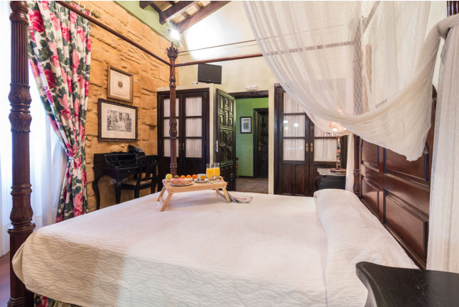 Escapada con Desayuno en La Casona de Calderón Gastronomic & Boutique Hotel 4* (Osuna, Sevilla)