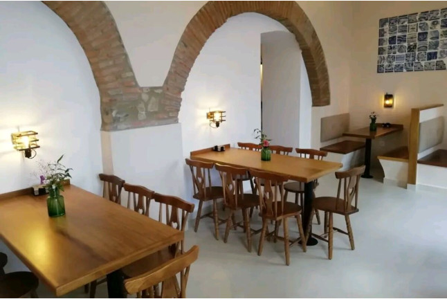 Experiencia Romántica: Degustación de Pasteles en Patio Privado para dos (Olivenza, Badajoz)