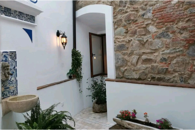 Experiencia Romántica: Degustación de Pasteles en Patio Privado para dos (Olivenza, Badajoz)