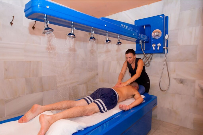 Apartamentos La Venta del Charco: Circuito Spa, Masaje con Ducha Neikp y Comida o Cena para dos (V-D) (Cardeña, Córdoba) 