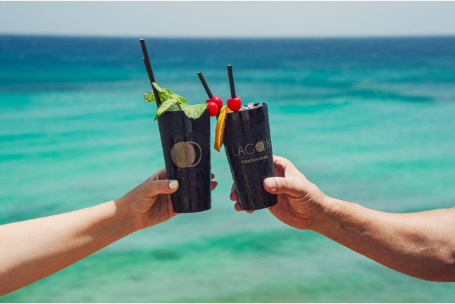 Cuevas Privadas: Day Pass con Cóctel, Brocheta de Fruta, Cerveza, Agua y Botella de Moët Chandon en Lagoon Beach Club (Fuerteventura)