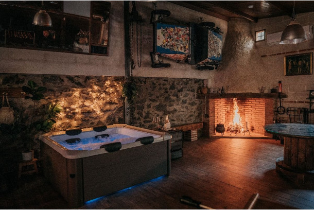 Escapada de 2 Noches con Opción a Jacuzzi en Larcade (Castillo de Bayuela, Toledo)