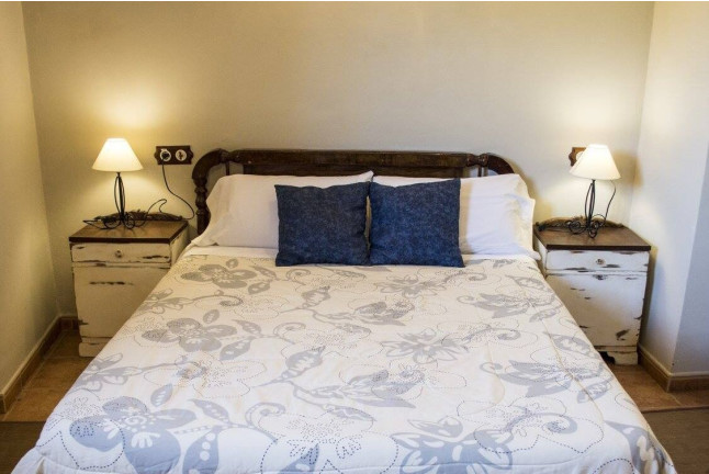 Escapada de 2 Noches con Desayuno en Casa Rural Los Garridos (Casas Bajas, Valencia)