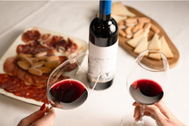 Visita con Cata de Vinos y Aperitivo en Bodegas Luis Alegre (Laguardia, Álava)
