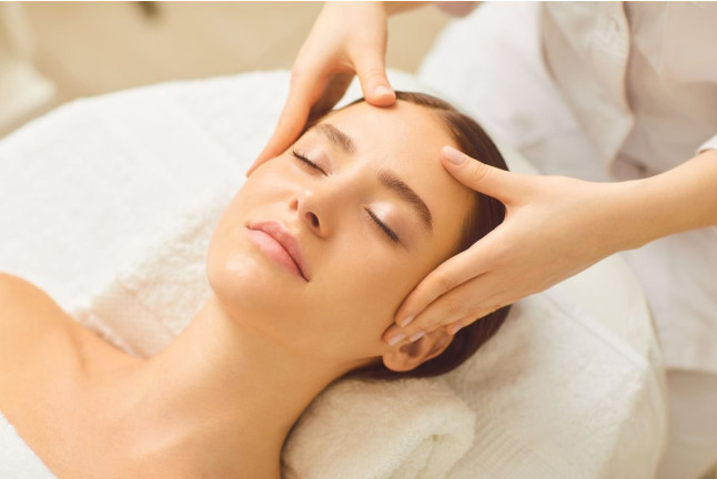 Especial Navidad: Luxury Experience Ritual con Exfoliación, Masaje Relajante, Tratamiento Facial y Spa en Hotel Catalonia Plaza España 4* (Madrid)
