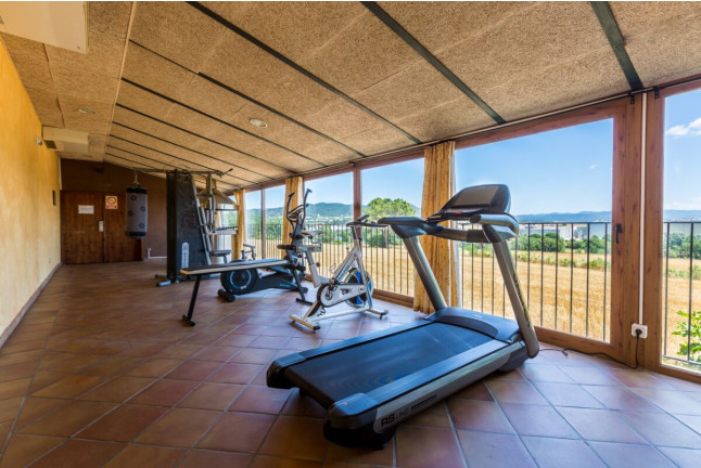 Escapada con Visita de Enoturismo y Cata de Vinos de la D.O. Pla de Bages en Hotel Mas de la Sala 4* (Barcelona)