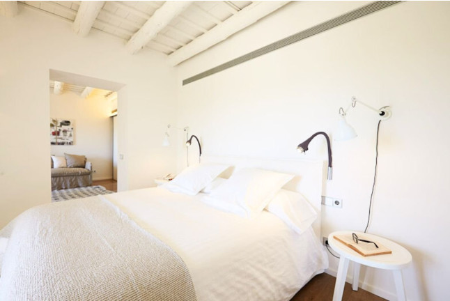 Escapada con Bañera de Hidromasaje en Suite Lazuli en Hotel Mas Lazuli 4* Sup (Pau, Girona)