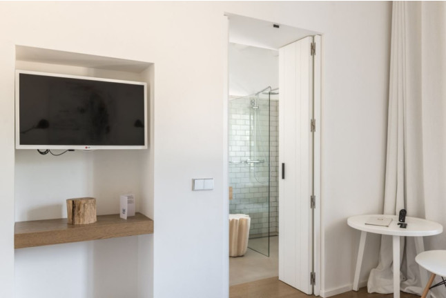 Escapada con Desayuno en Hotel Mas Lazuli 4* Sup (Pau, Girona)