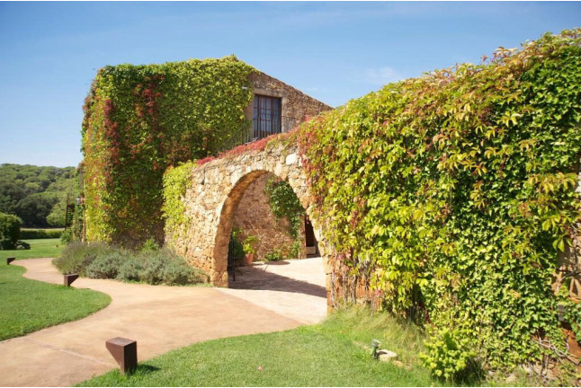 Escapada con Circuito Spa en Suite Junior de Mas Salvi Country Boutique Hotel 4* (Pals, Girona)