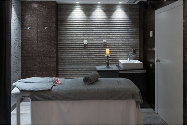 360° Experience: Masaje Descontracturante Corporal y Facial en Hotel Catalonia Plaza Catalunya 4* (Barcelona)