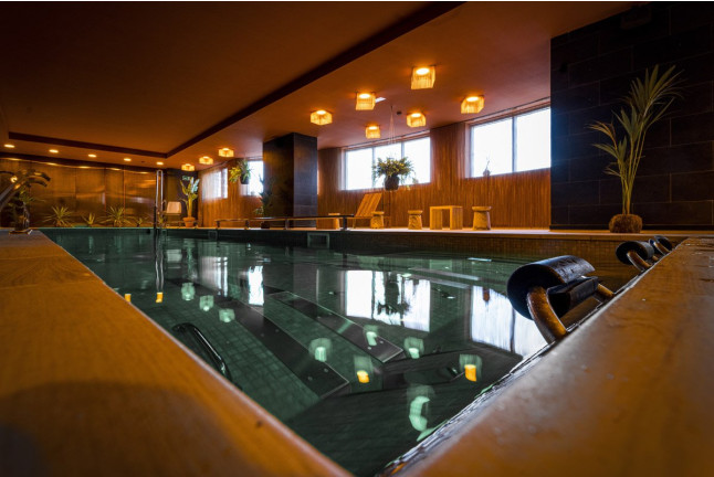 Circuito Spa y Masaje para dos en Cobre 29 en Hotel Meliá Valencia 4* (Valencia)
