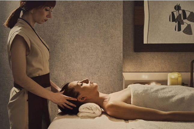 Masaje a Elegir entre: Relajante, Aceites Esenciales o Drenante en Spa Seda Club 5* (Granada)