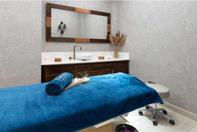 Masaje a Elegir entre: Relajante, Aceites Esenciales o Drenante en Spa Seda Club 5* (Granada)