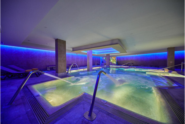 Masaje, Jacuzzi Privado y Circuito Spa para dos en Sandos Monaco Hotel & Spa 4* (Benidorm, Alicante)