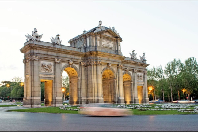 Piscina Termal, Masaje Oriental y Comida o Cena en Hospes Puerta de Alcalá 5* (Madrid)