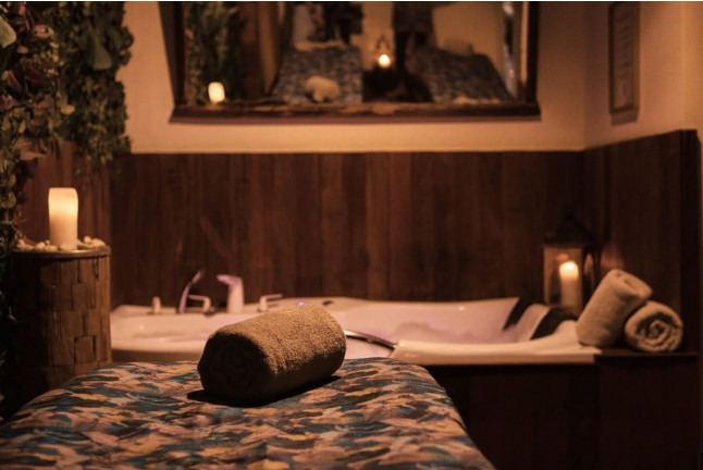 Masaje para dos en Cabina VIP con Cócteles y Jacuzzi Privado en Ananda Spa (Barcelona)