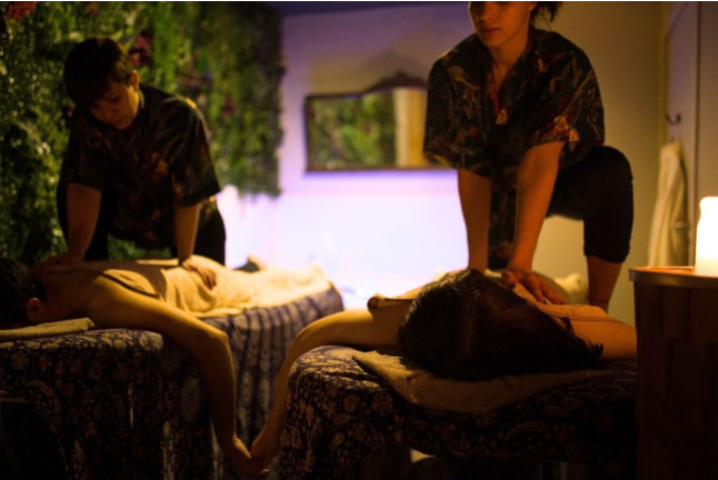 Masaje para dos en Cabina VIP con Cócteles y Jacuzzi Privado en Ananda Spa (Barcelona)