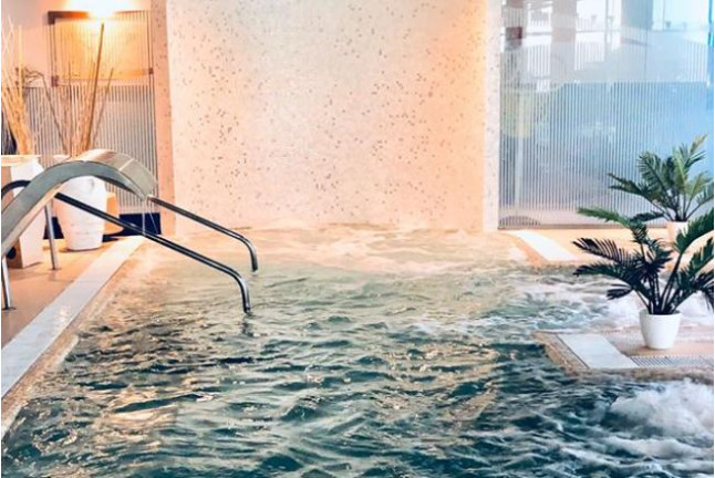 Tratamiento Especial para Parejas: Circuito Spa y Masaje Hidrojet para dos en Spa Torresport (Cantabria)