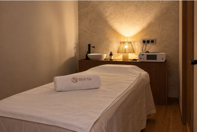 Masaje de Piedras Volcánicas en Novva Estética Avanzada & Antiaging (Chiclana de la Frontera, Cádiz)