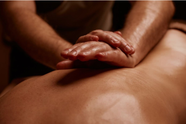 Masaje Bienestar, con Aromaterapia o Deeptissue en Radisson Collection Bilbao 5* (Bilbao, Vizcaya)