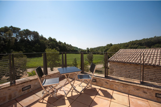 Escapada con Desayuno, Vino y Bombones en Hotel Masia Can Clotas (Cistella, Girona)