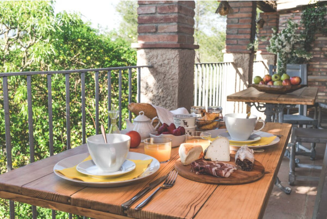 Escapada en Habitación o Cabaña con Desayuno en Masia Rural Can Caponet (Lliçà d'Amunt, Barcelona)