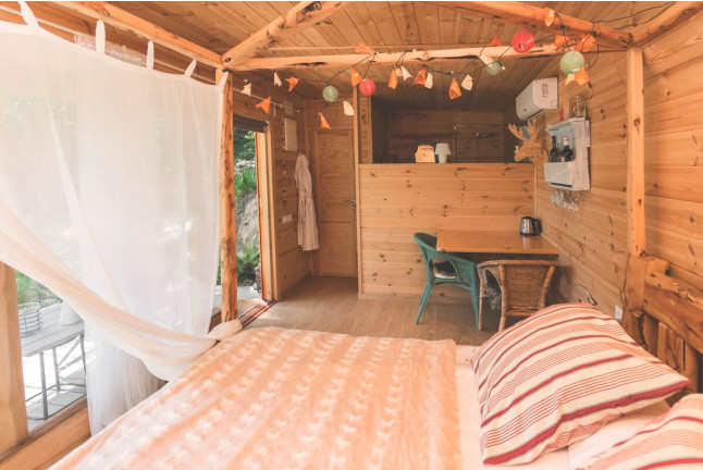 Escapada en Habitación o Cabaña con Desayuno en Masia Rural Can Caponet (Lliçà d'Amunt, Barcelona)