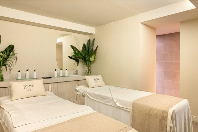 Piscina Exterior y Deep Tissue Massage en Nure Spa del Hotel ME Sitges Terramar 5* (Sitges, Barcelona)