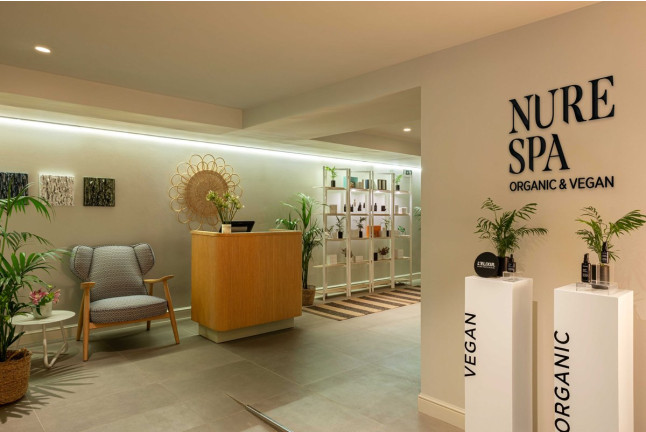 Piscina Exterior y Deep Tissue Massage en Nure Spa del Hotel ME Sitges Terramar 5* (Sitges, Barcelona)