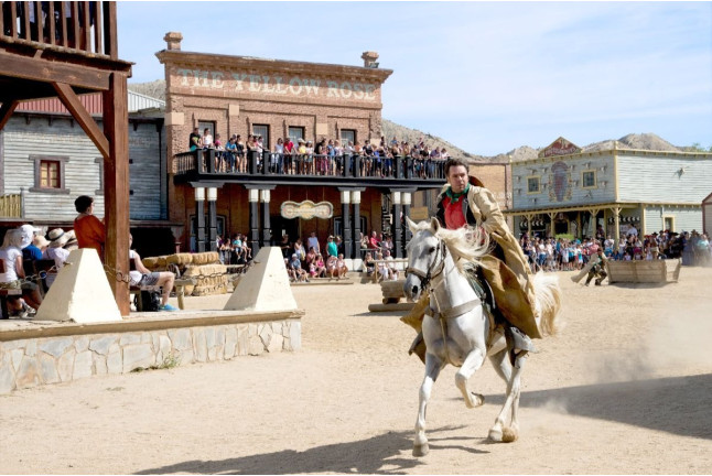 Entrada a Oasys MiniHollywood con Buffet (Tabernas, Almería)