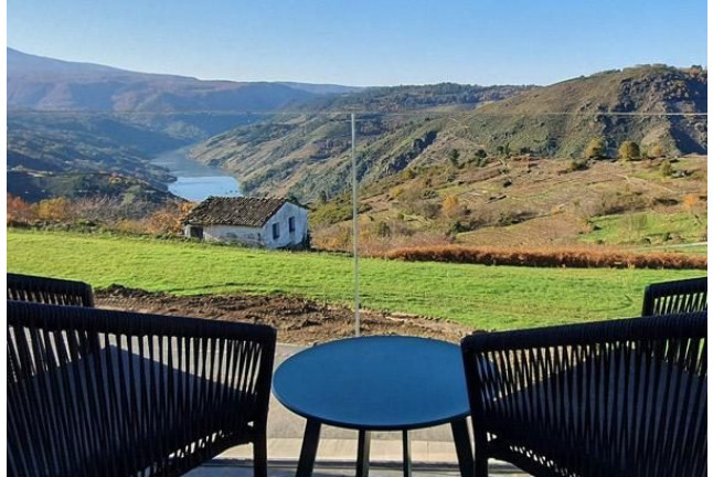 Fin de Semana Romántico con Excursión en Catamarán (Ourense)