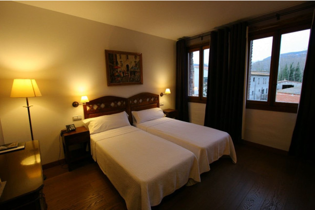 Escapada con Desayuno en Hotel Molí de la Torre (Bigues i Riells, Barcelona)