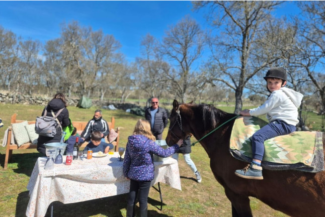Ruta a Caballo y Comida Señorial para dos (Colladillo, Segovia)