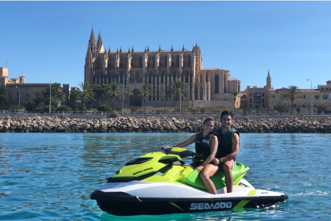 Excursión en Moto Acuática por la Catedral de Palma o la Reserva Natural "Los Deltas" (Mallorca)