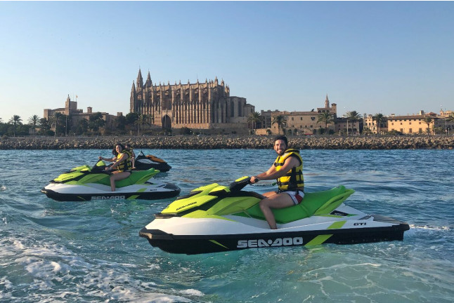 Excursión en Moto Acuática por la Catedral de Palma o la Reserva Natural "Los Deltas" (Mallorca)