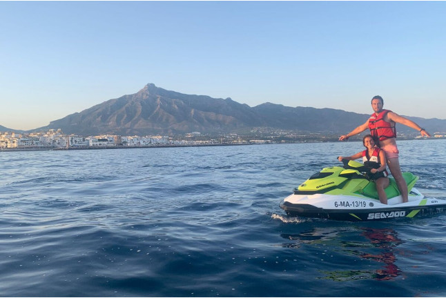Excursión guiada 1 hora en moto de agua biplaza (Marbella, Málaga)