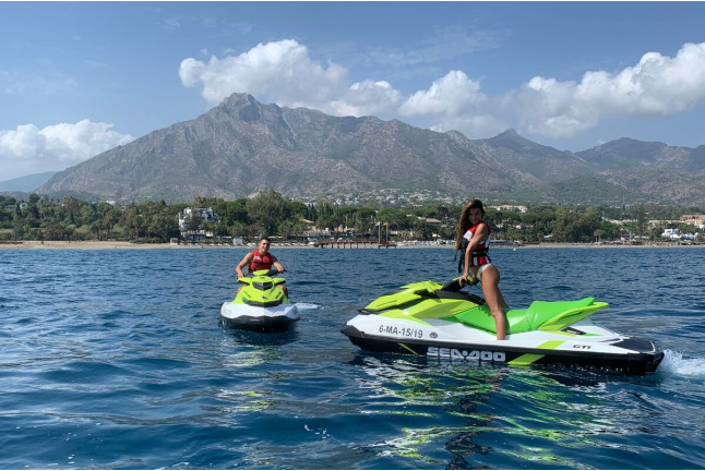Excursión guiada 1 hora en moto de agua biplaza (Marbella, Málaga)