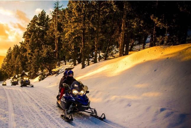 Ruta con Motos de Nieve en Naturland (Andorra)