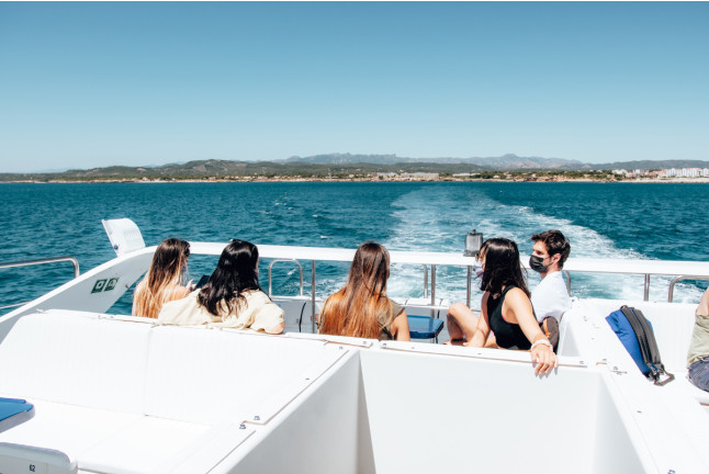Paseo en Catamarán, Nadar entre Atunes y Degustación (Ametlla de Mar, Tarragona)