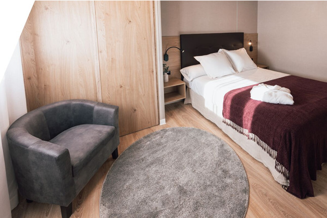 Escapada con Botella de Vino y Opción a Cena Degustación en Villa Suite de Natura Resorts (Casalarreina, La Rioja)
