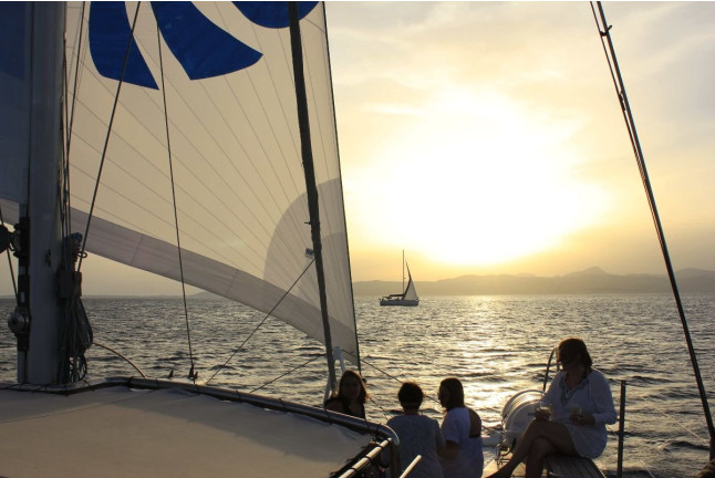 Navegación en Catamarán para ver la Puesta de Sol con Baño y Cena (Mallorca) 