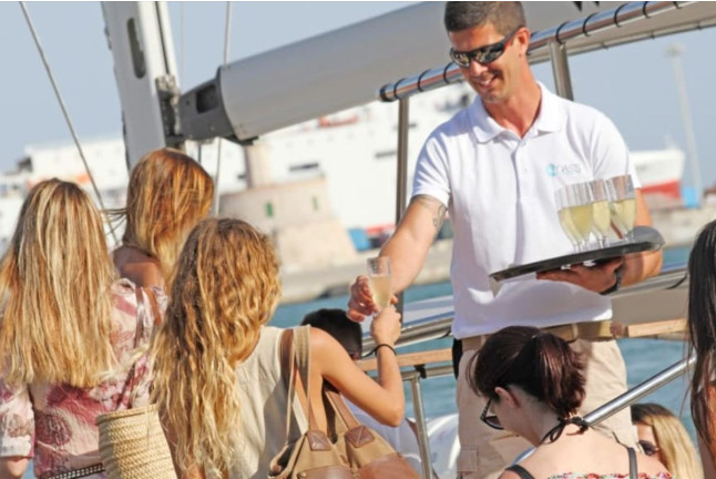 Navegación en Catamarán para ver la Puesta de Sol con Baño y Cena (Mallorca) 