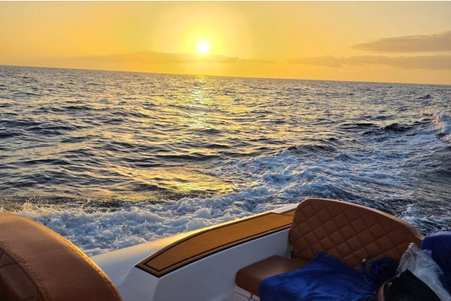 Sunset Connection: Salida Privada en Barca con Snorkel, Aperitivo Mediterráneo y Cava (Arguineguín, Las Palmas de Gran Canaria)