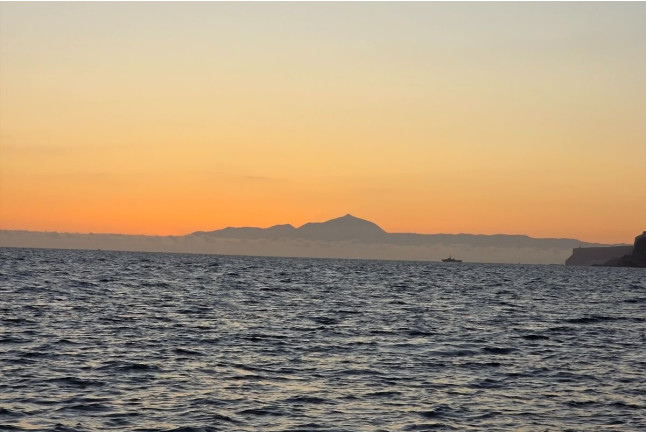 Sunset Connection: Salida Privada en Barca con Snorkel, Aperitivo Mediterráneo y Cava (Arguineguín, Las Palmas de Gran Canaria)