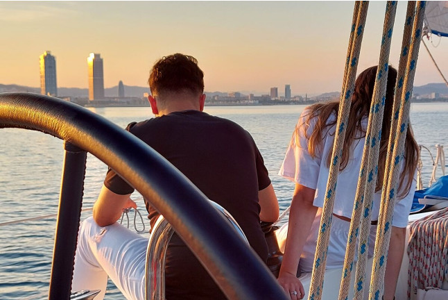 Puesta de Sol en Velero Compartido (Barcelona)