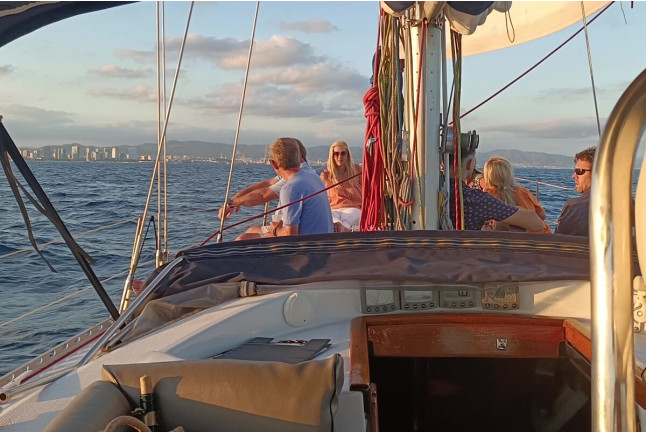 Puesta de Sol en Velero Compartido (Barcelona)