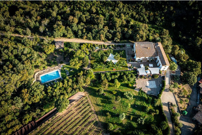 Escapada con Cena en Finca Bell-Lloc y Visita Guiada al Celler Brugarol con Degustación de Vinos, Aceites y Productos B (Palamós, Girona)