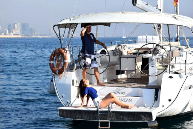 Noche Romántica con Puesta de Sol en Velero para dos (Barcelona)