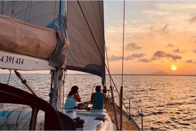 Puesta de Sol, Cena y Noche Romántica en Velero para dos (La Manga del Mar Menor, Murcia)